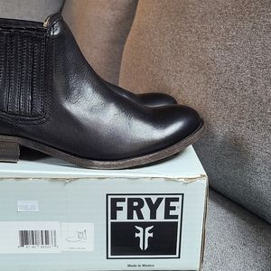 New Frye 8.5 M Boots